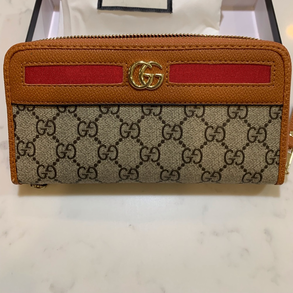 Brand new wristlet/wallet 🧡🤎❤️